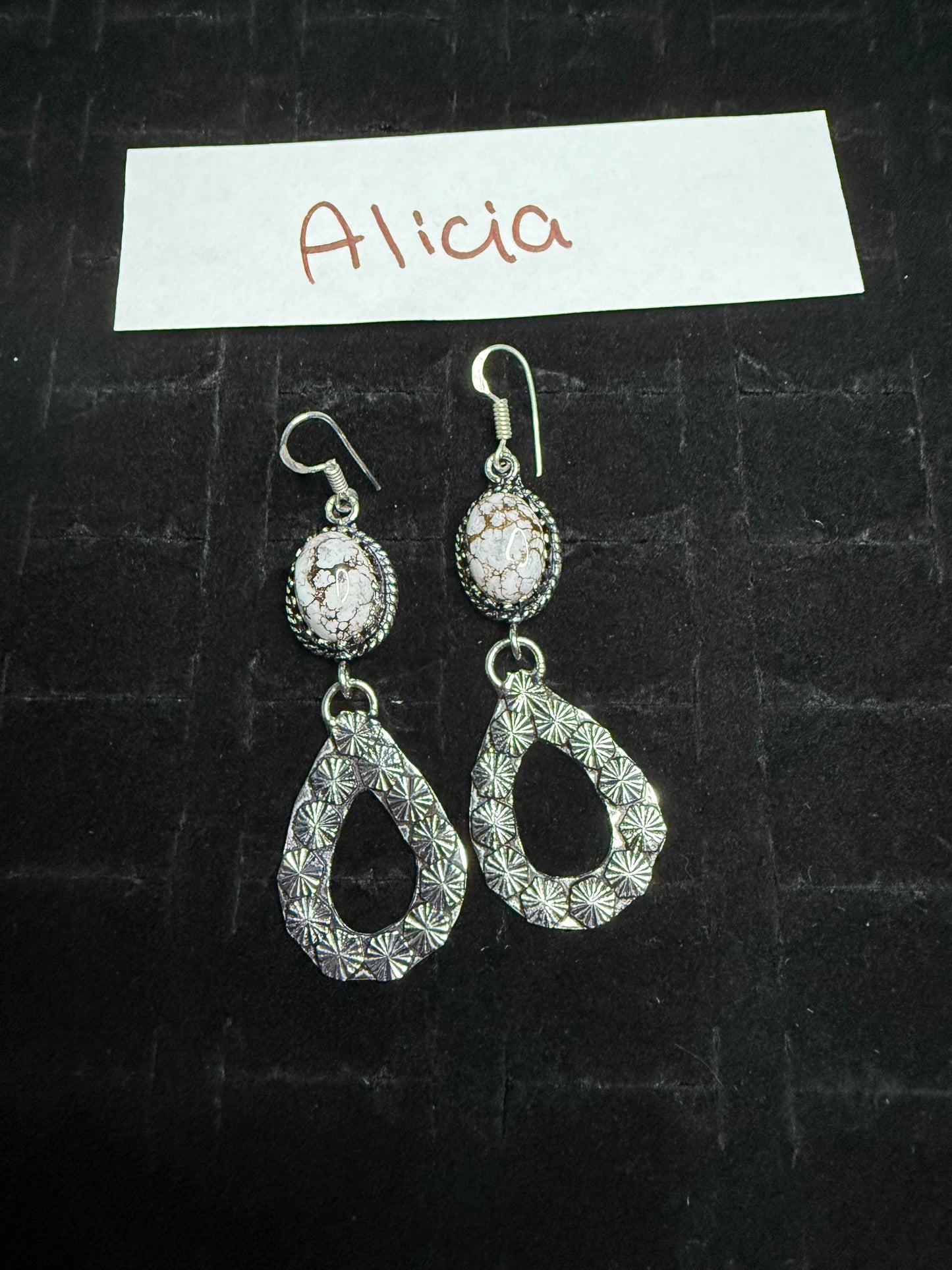 Alicia💅 due April 15