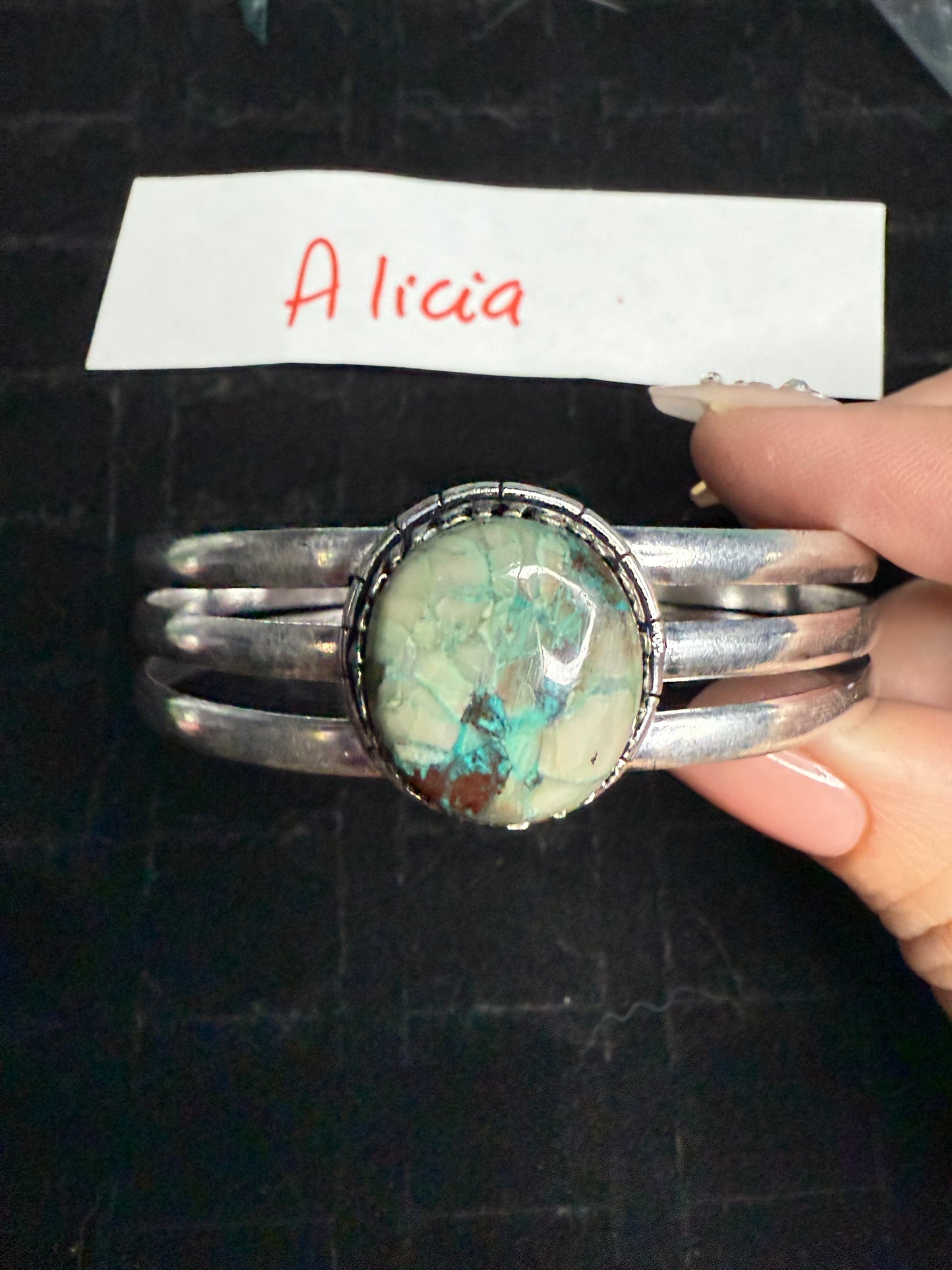 Alicia💅 due April 26