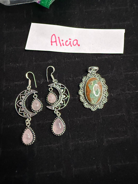 Alicia💅 due May 4