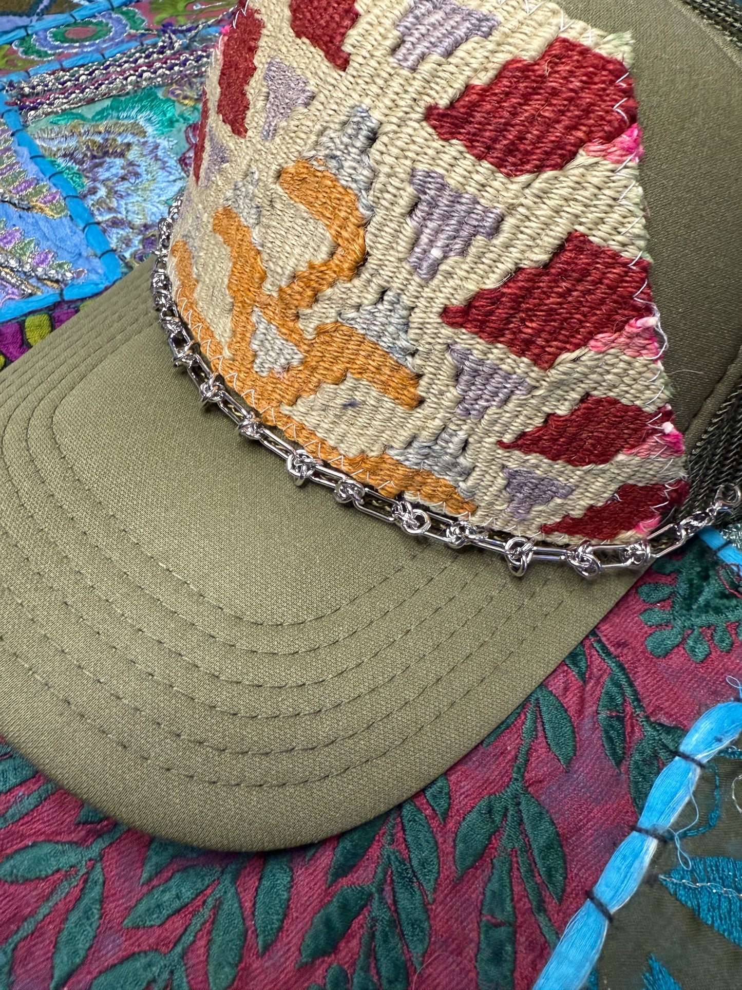 Metal Trucker Hat Chain Silver Barbs