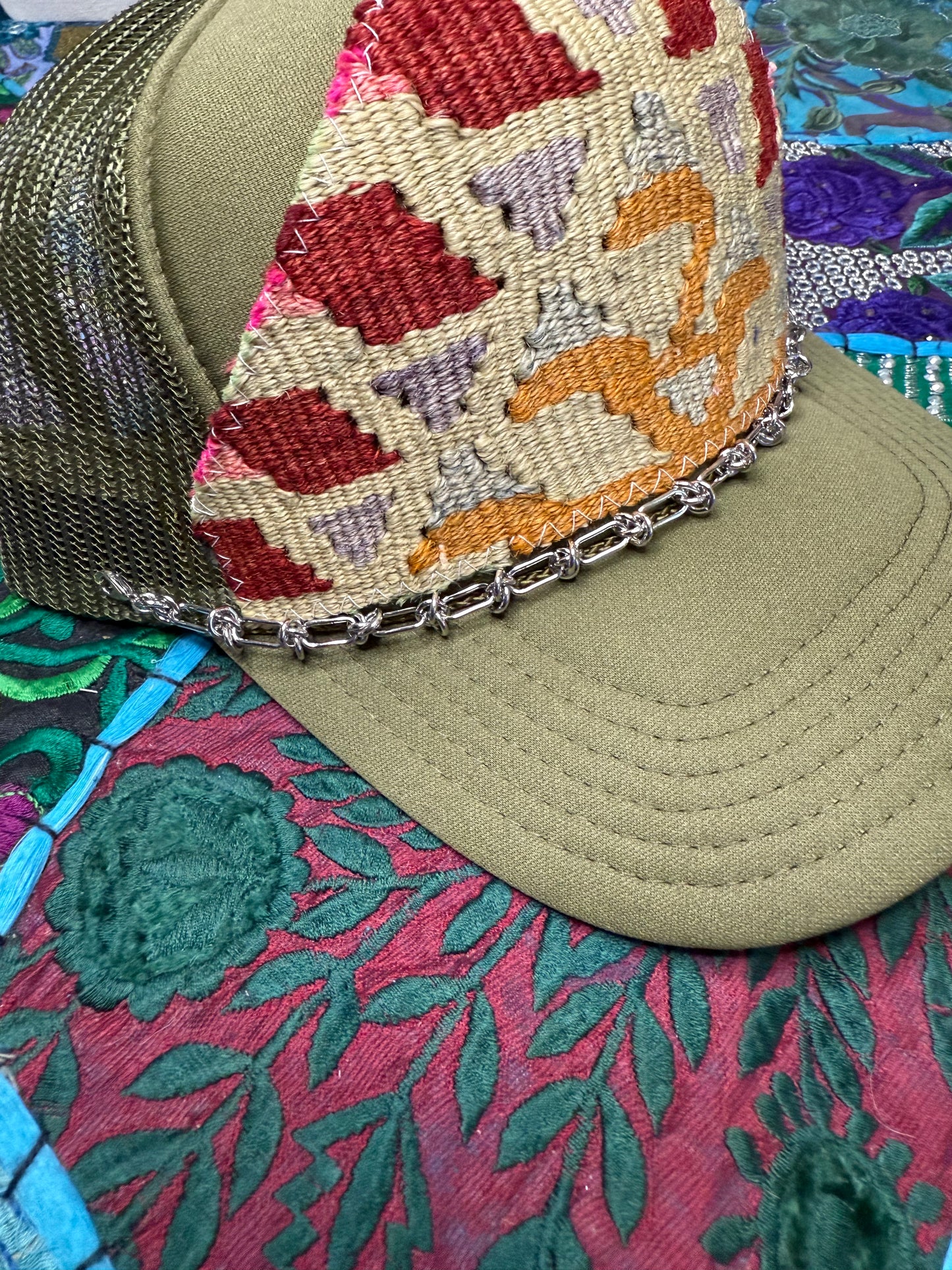 Metal Trucker Hat Chain Silver Barbs