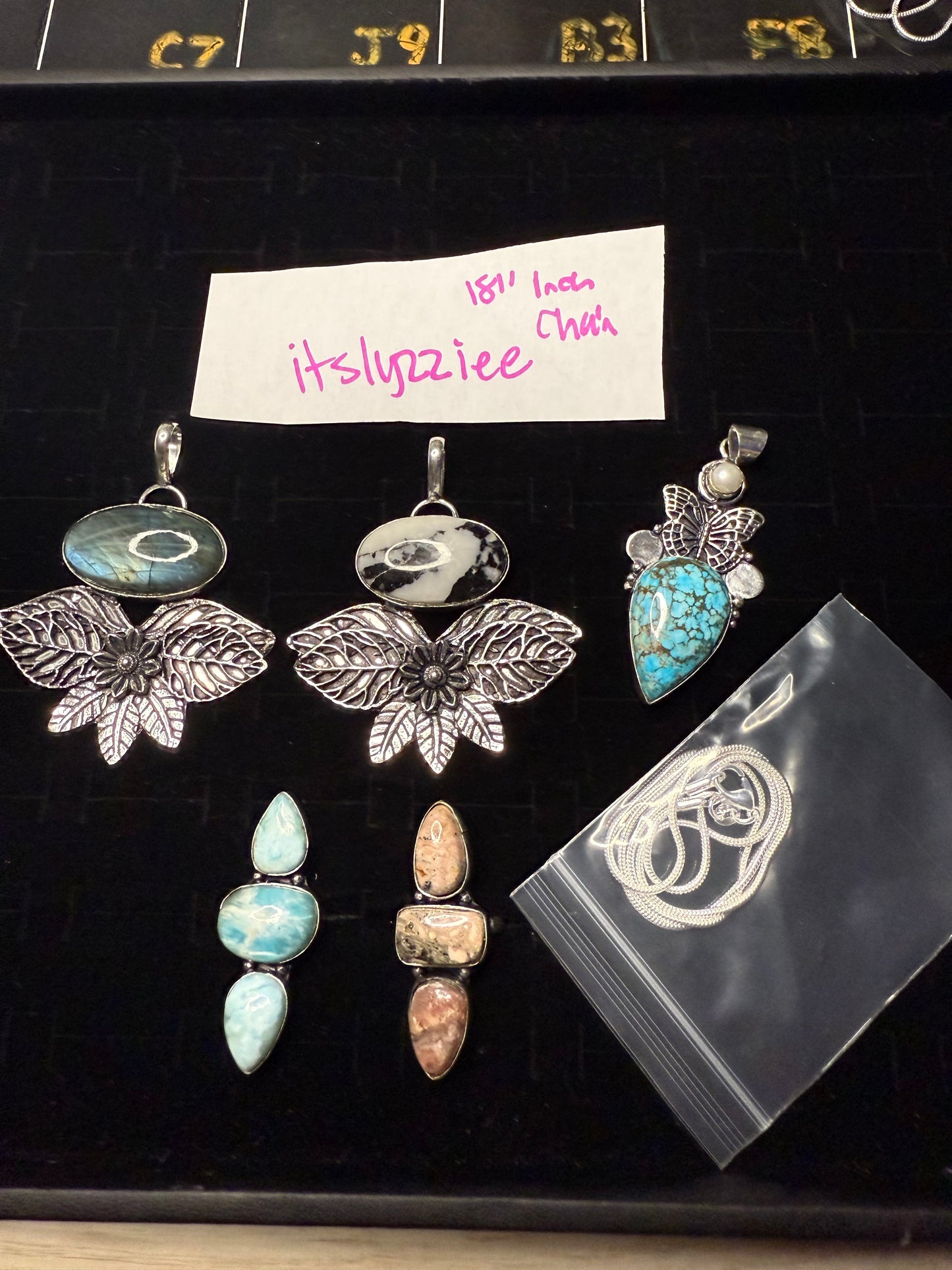 ItsLyzziee due Oct 11